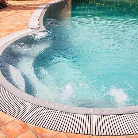 Libeccio With Shared Swimming Pool, At 200 Meters From The Beach, Solarium And Private Parking Hébergement de vacances *