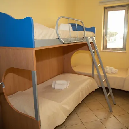 Libeccio With Shared Swimming Pool, At 200 Meters From The Beach, Solarium And Private Parking Vakantiehuis Avola