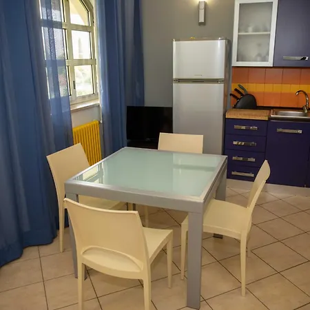 Libeccio With Shared Swimming Pool, At 200 Meters From The Beach, Solarium And Private Parking Vakantiehuis