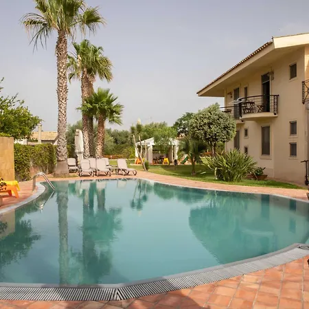Vakantiehuis Libeccio With Shared Swimming Pool, At 200 Meters From The Beach, Solarium And Private Parking