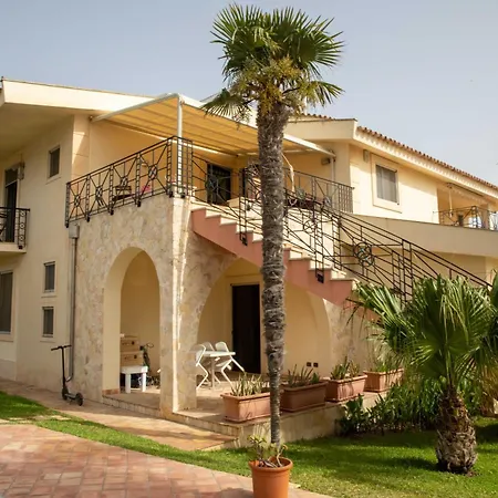 Libeccio With Shared Swimming Pool, At 200 Meters From The Beach, Solarium And Private Parking Vakantiehuis *