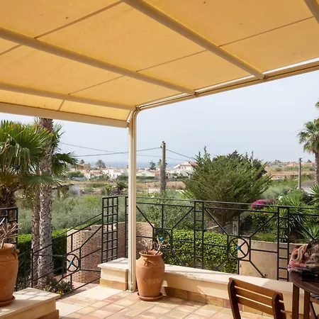 Vakantiehuis Libeccio With Shared Swimming Pool, At 200 Meters From The Beach, Solarium And Private Parking