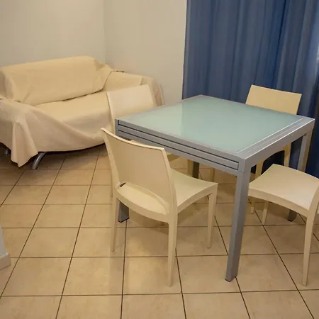 Libeccio With Shared Swimming Pool, At 200 Meters From The Beach, Solarium And Private Parking *