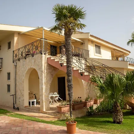 Libeccio With Shared Swimming Pool, At 200 Meters From The Beach, Solarium And Private Parking Vakantiehuis Avola